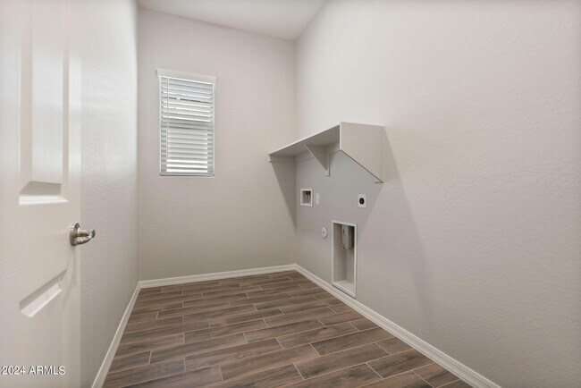 Building Photo - 20531 W Mariposa St