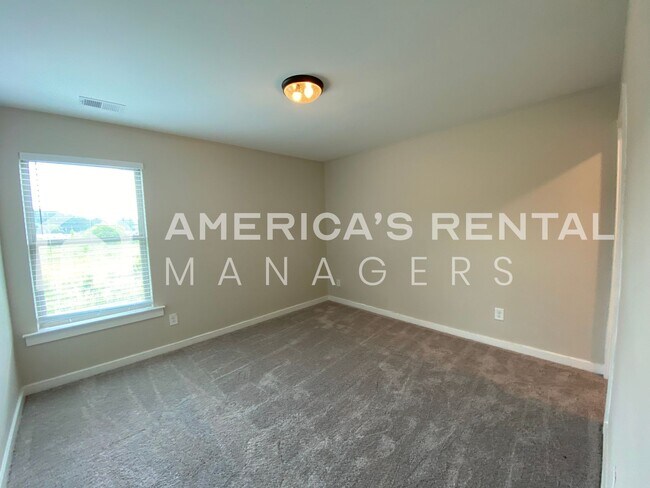 Building Photo - Home for Rent in Oak Grove, AL!!