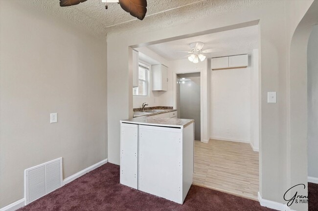 Building Photo - $1250 3 bedroom bungalow