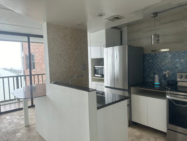 Building Photo - 4334 Ocean Dr