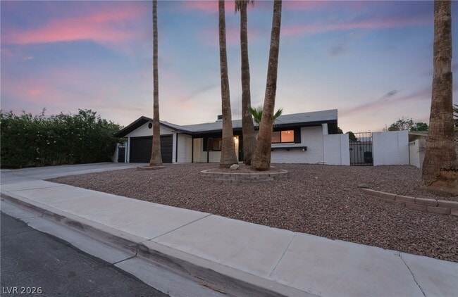 Building Photo - 3992 Chinchilla Ave