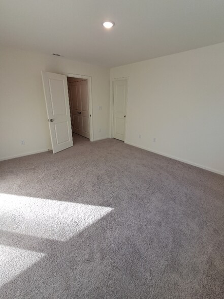 Building Photo - 2111 Trailside Dr