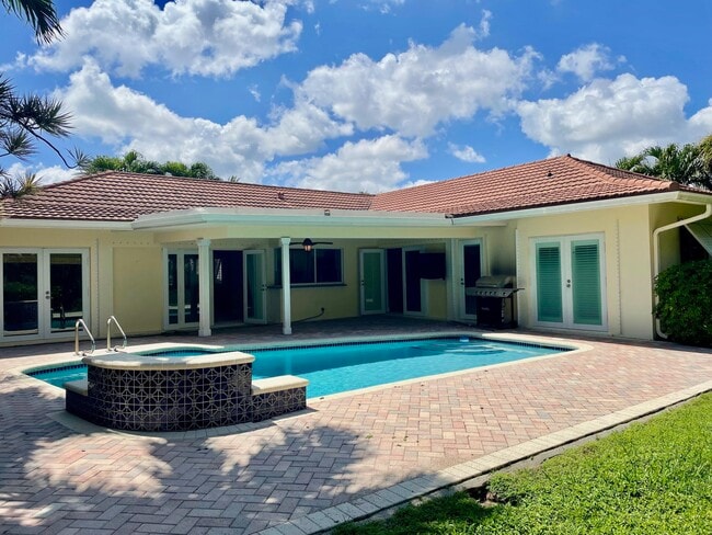 Building Photo - 839 Malaga Dr