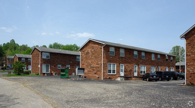 The Oaks Townhouses - The Oaks Apartments