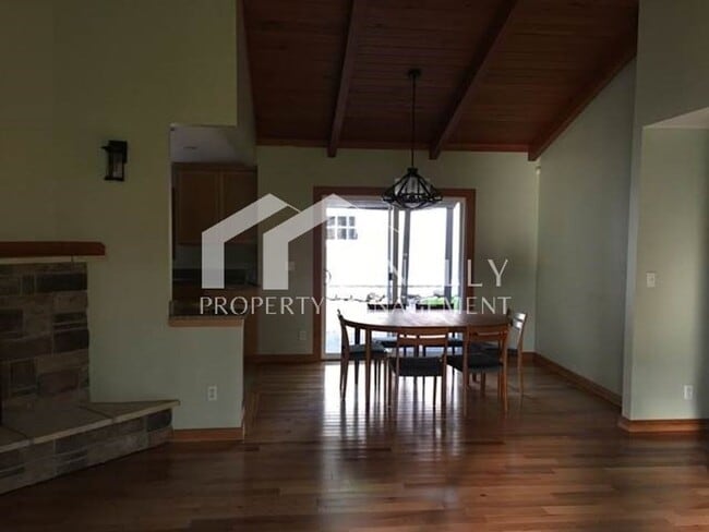 Building Photo - 3 bedroom Craftsman Home near Narrows & Uptown