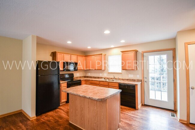 Building Photo - 15404 Townsend Ave