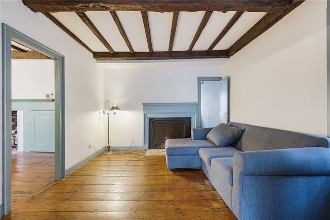 Building Photo - 73 Thames St