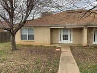 Building Photo - 182-184 Southwinds Drive
