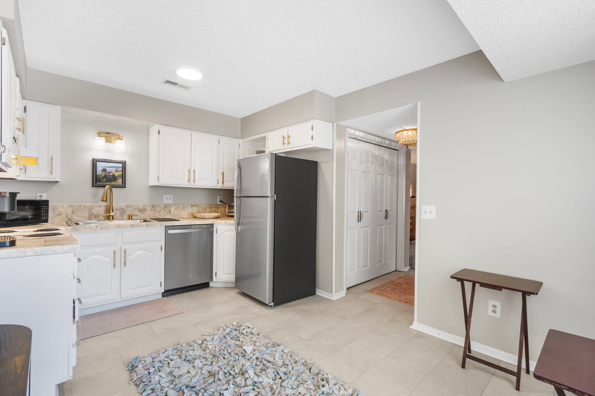 Kitchen - 25 Nantucket Dr