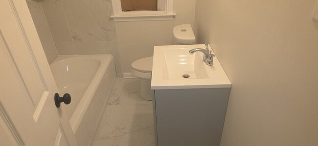 Building Photo - 12719 Wade St