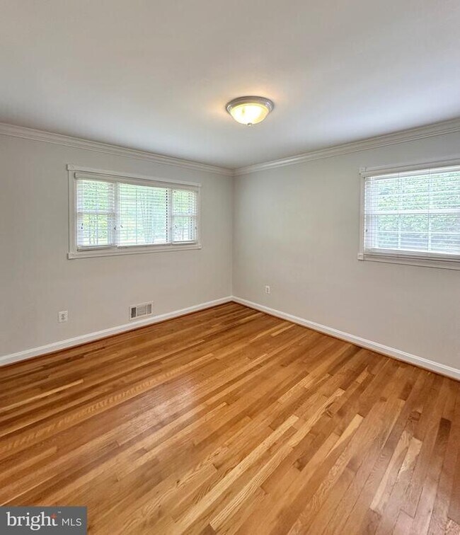 Building Photo - 3066 Valley Ln