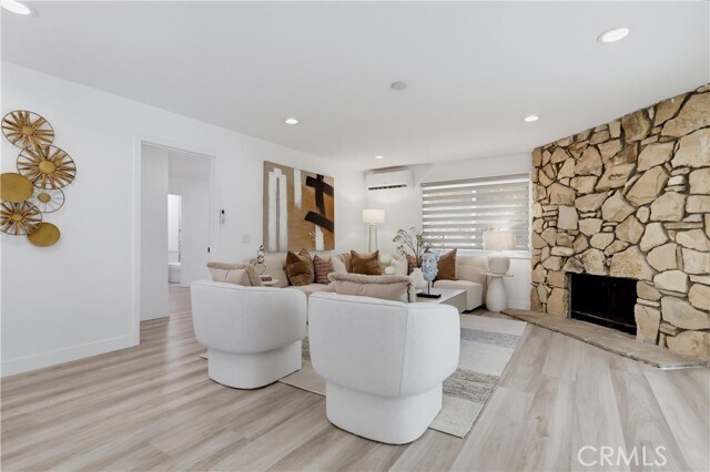 Building Photo - 125 Campanita Ct