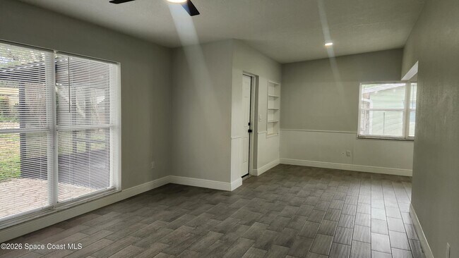 Building Photo - 102 S Christmas Hill Rd