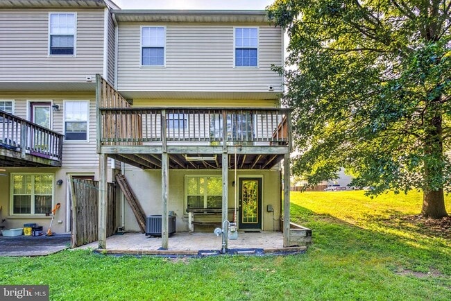 Building Photo - 213 Copperfield Ln