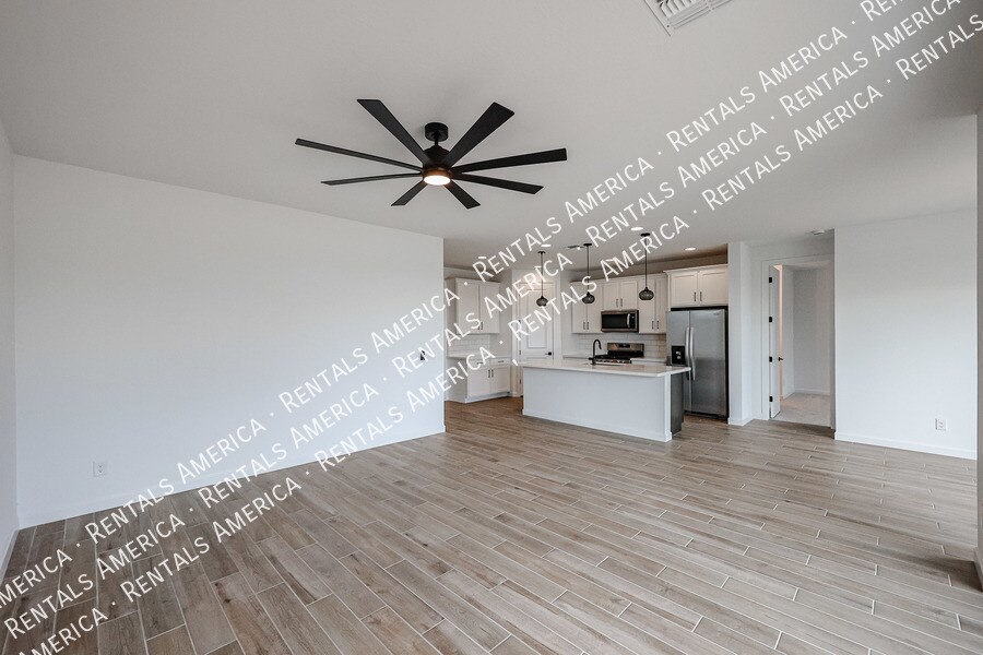 Building Photo - 11338 E Ulysses Ave