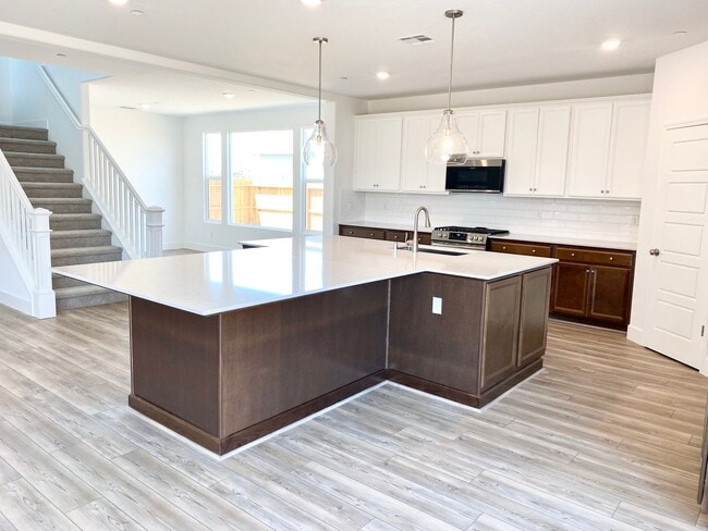 Building Photo - BRAND NEW 4/3.5 Lennar with In-Law Suite