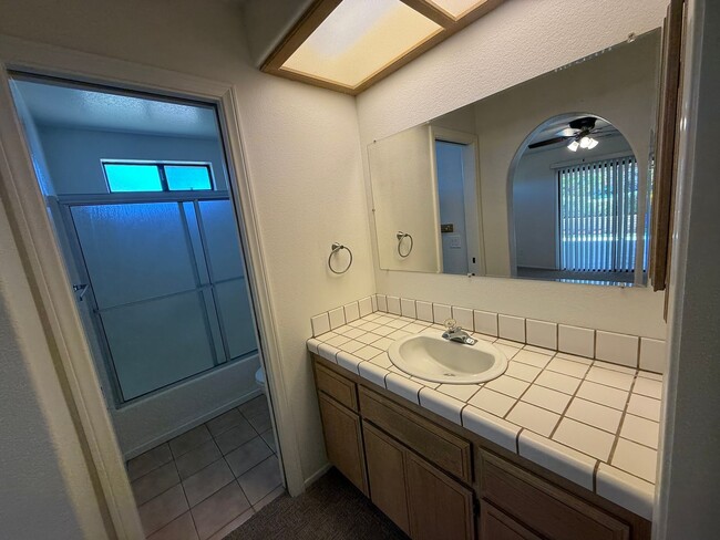 Building Photo - Victorville- Beautiful 3 Bedroom Home in G...