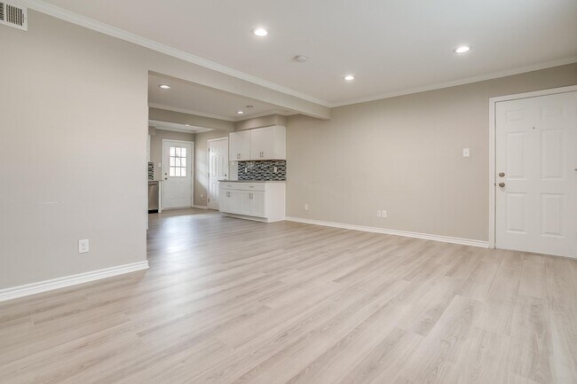 Building Photo - 5076 Matilda St