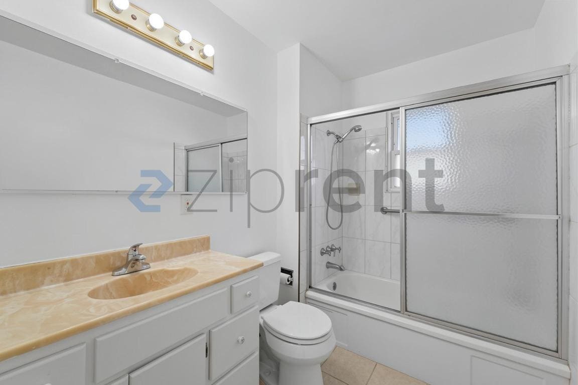 Building Photo - Unit