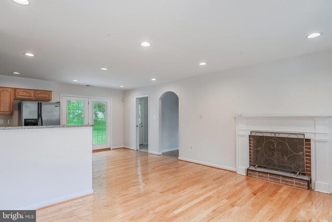 Building Photo - 5008 Treetop Ln