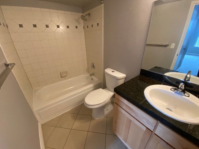 Building Photo - Amazing Condo with Beautiful Mountain and ...