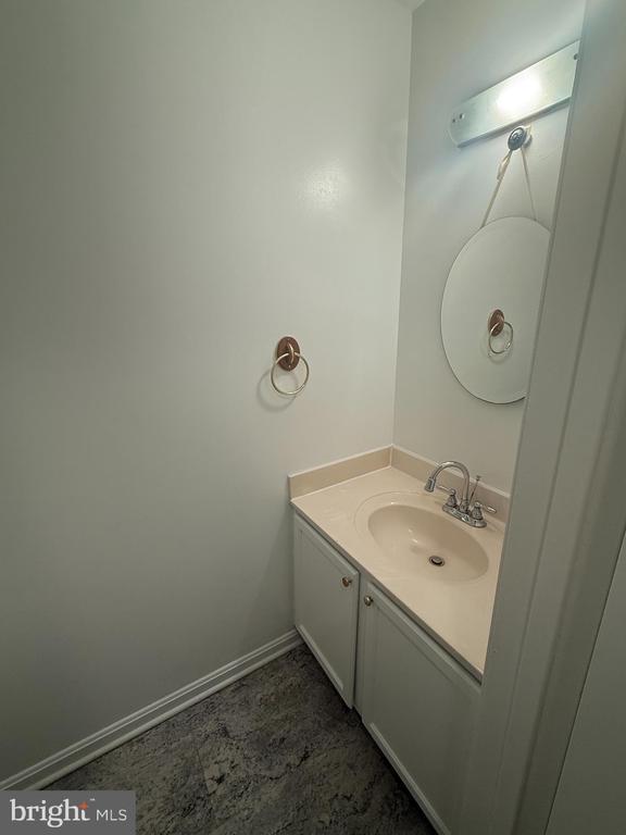 Building Photo - 13710 Creola Ct