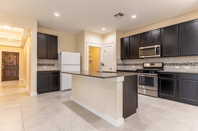 Building Photo - 142 Destiny Dr