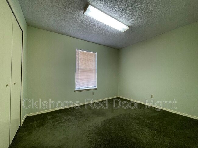 Building Photo - 1600 NE 5th St