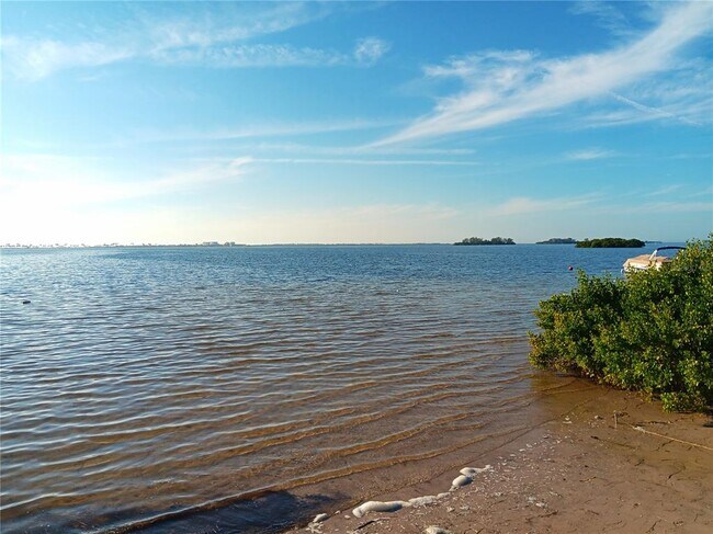 Building Photo - 2700 Bayshore Blvd