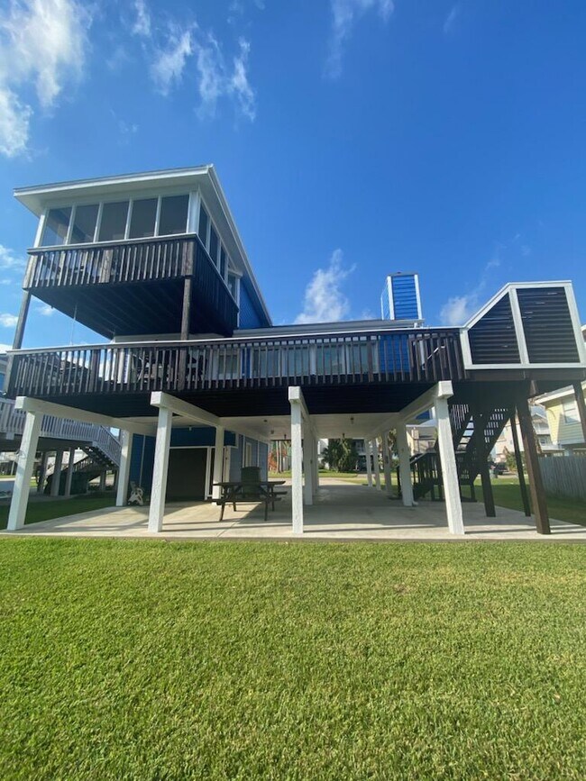 Building Photo - 13711 Pirates Beach Blvd