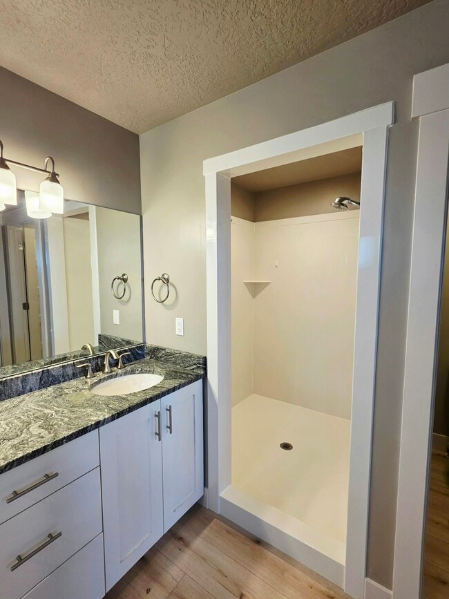 Building Photo - 9051 N Clubhouse Ln