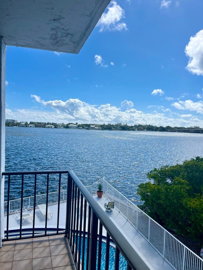 Building Photo - 301 Croton Ave