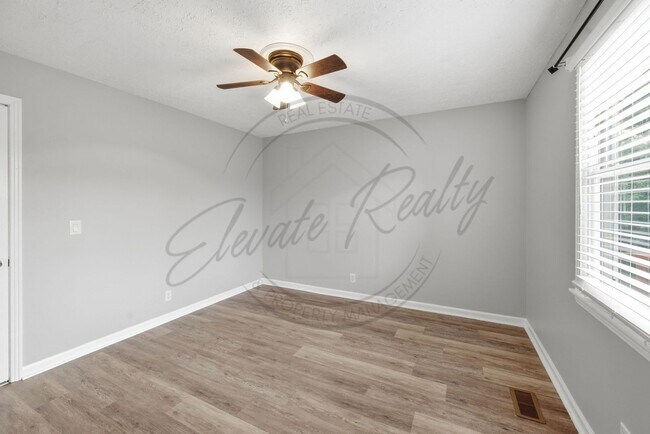 Building Photo - 722 Heritage Square Dr