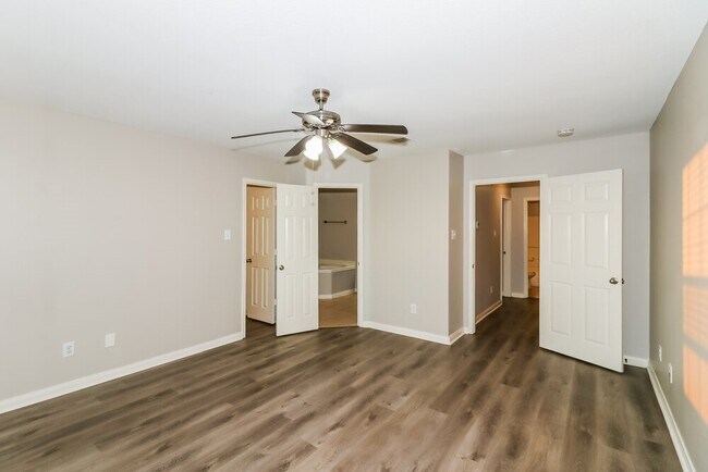 Building Photo - 6823 Clover Walk Ln