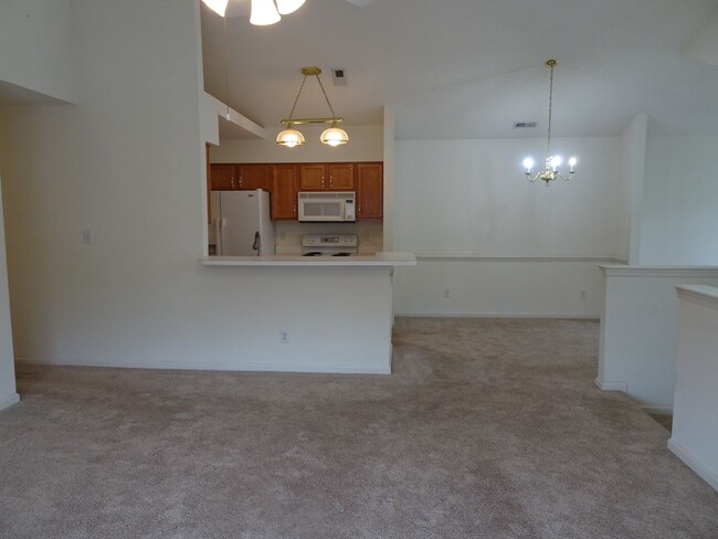 Building Photo - 2 Bedrooms 2 Baths Condo in Bristol Common...