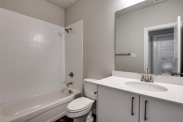 Building Photo - 613 Blackland dr