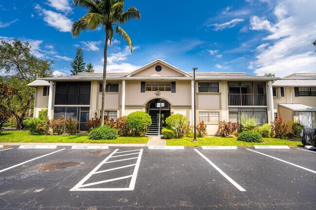 Building Photo - 927 N E St