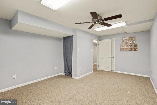 Building Photo - 5819 Stone Ridge Dr