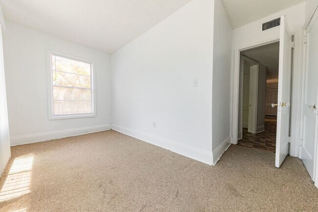 Building Photo - 3002 W Sitios St