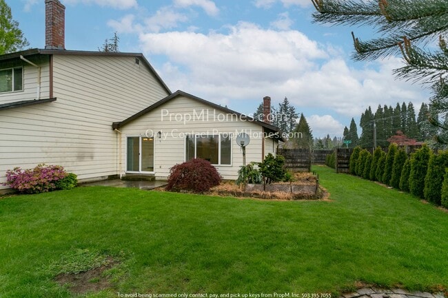 Building Photo - Cozy Two-Bedroom in Gresham - New Washer/D...
