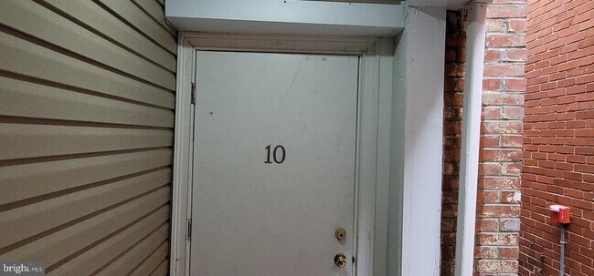 Building Photo - 1729 Centre Ave