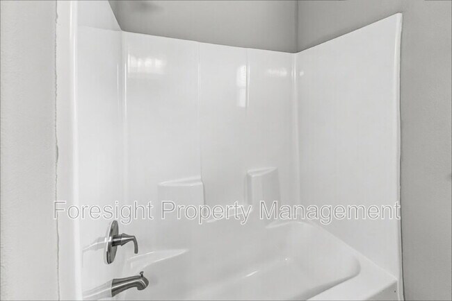Building Photo - 2902 Orchid Dr
