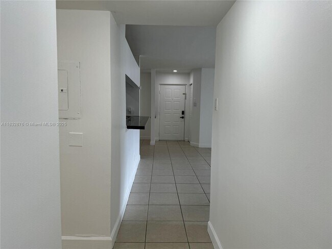 Building Photo - 10410 SW 157th Ct