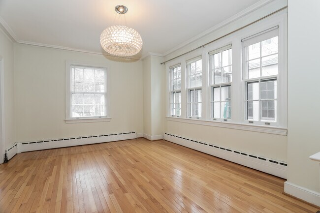 Building Photo - 2927 Cathedral Ave NW