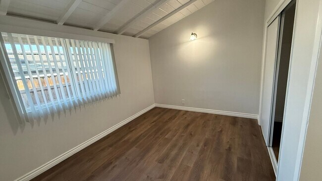 Building Photo - Incredible Remodled 4 bedroom House