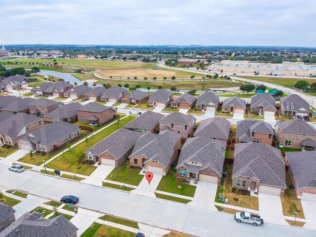 Building Photo - 7633 Spring Dr