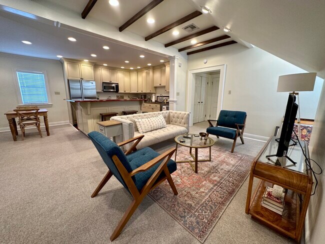 Building Photo - 3027 Chestnut St