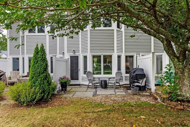 Building Photo - 18 Westcliff Dr