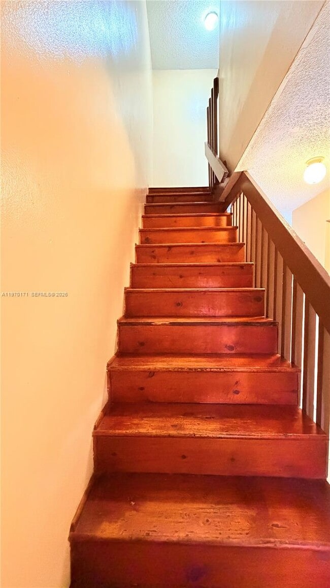 Building Photo - 948 SW 74th Ave