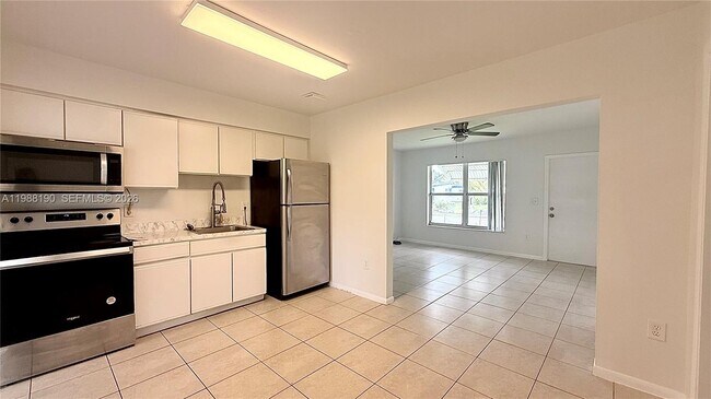 Building Photo - 1411 NE 155th Terrace